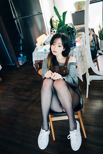 pics 1 of Asian Girl in Sheer Black Tights