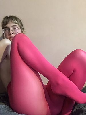 pics 2 of Girls in Red Pantyhose Show Themselves