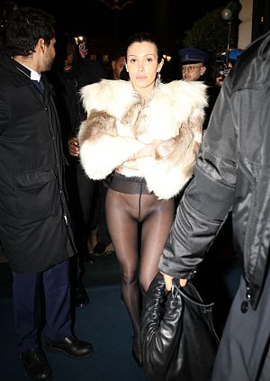 pics 4 of Bianca Censori in Black Pantyhose