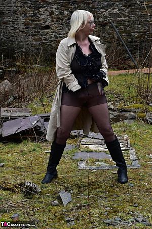 pics 5 of Barby Slut in Pantyhose Outdoors