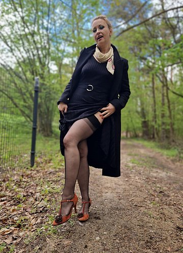 pics 10 of Wanilianna Walking in the Park